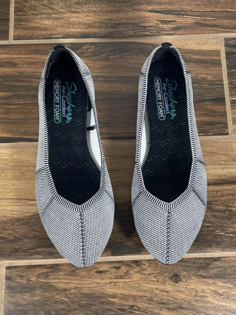 Skechers Cleo Emerald Shoes Womens Size 10 Black White Stretch Fit Ballet Flat